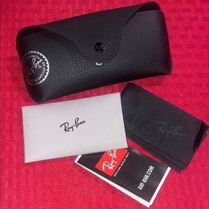 Ray-Ban Black Sunglasses Case with Gray cloth